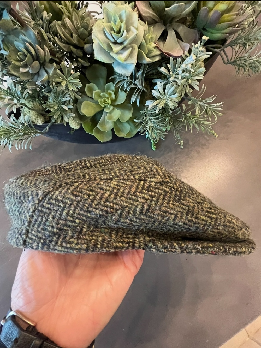 Classic Mucros Weavers Ireland Men's Tweed Flat Cap in Olive Green